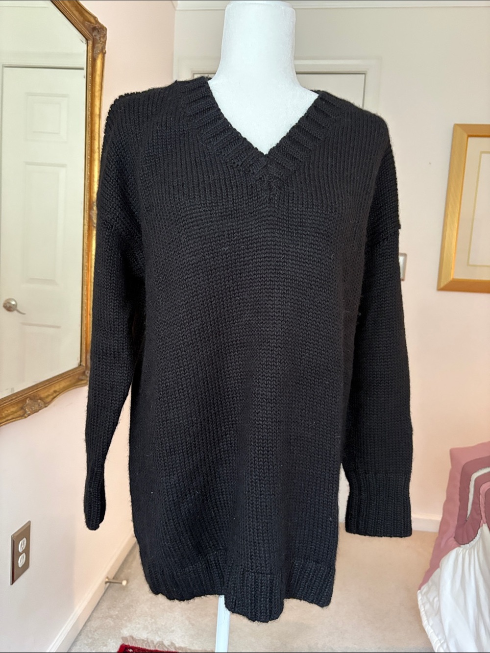 Laude The Label Alpaca V-Neck Women's Sweater - Black